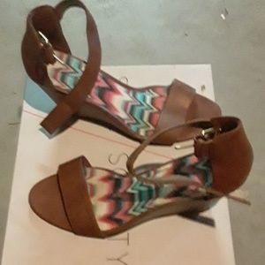 Wedge shoes